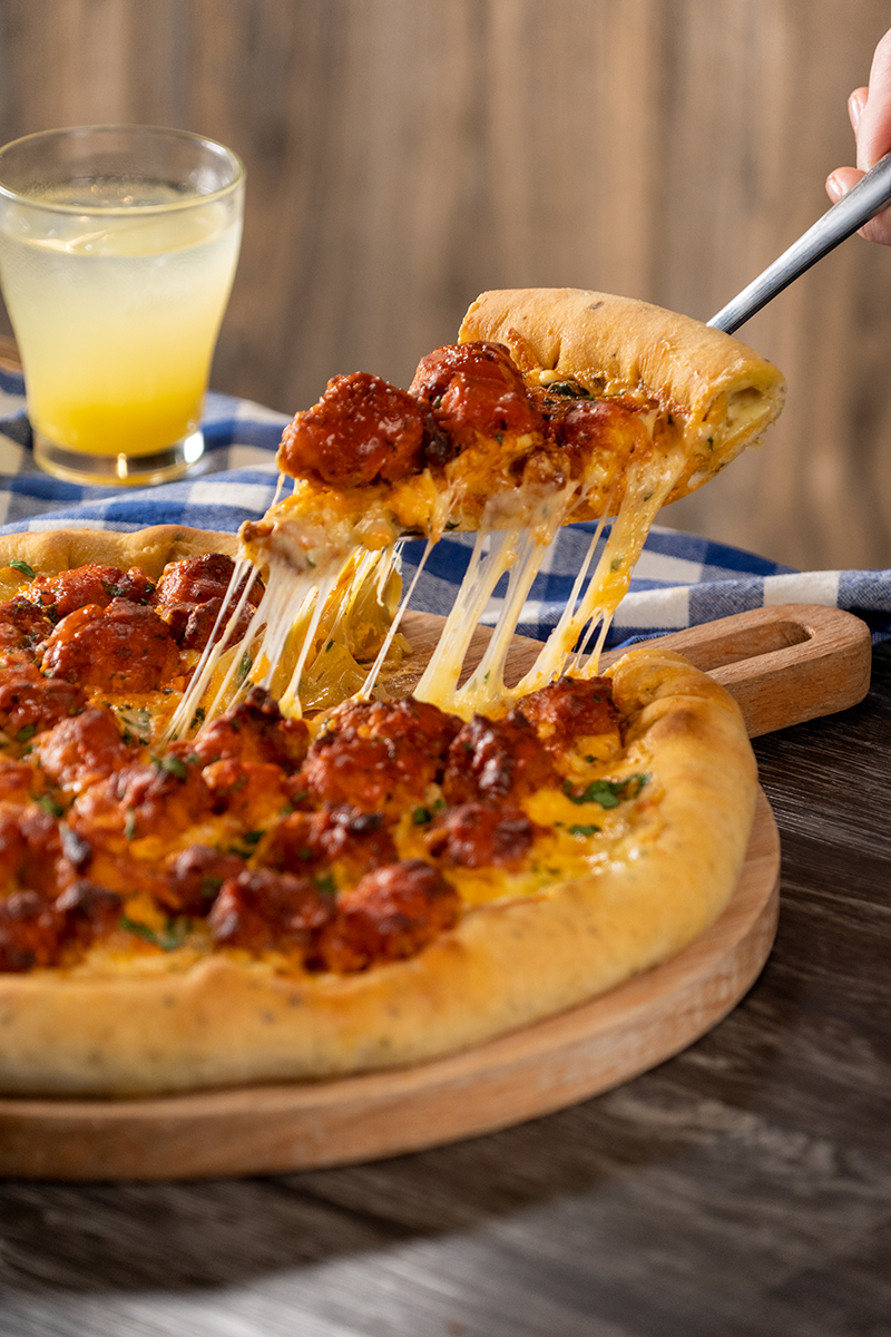 Tu antojo grita PIZZA con ORILLA RELLENA de QUESO?, ¡entonces prepara esta riquísima opción con POLLO BÚFALO! 🍕🍗
Receta 👉 bit.ly/2SXwctn