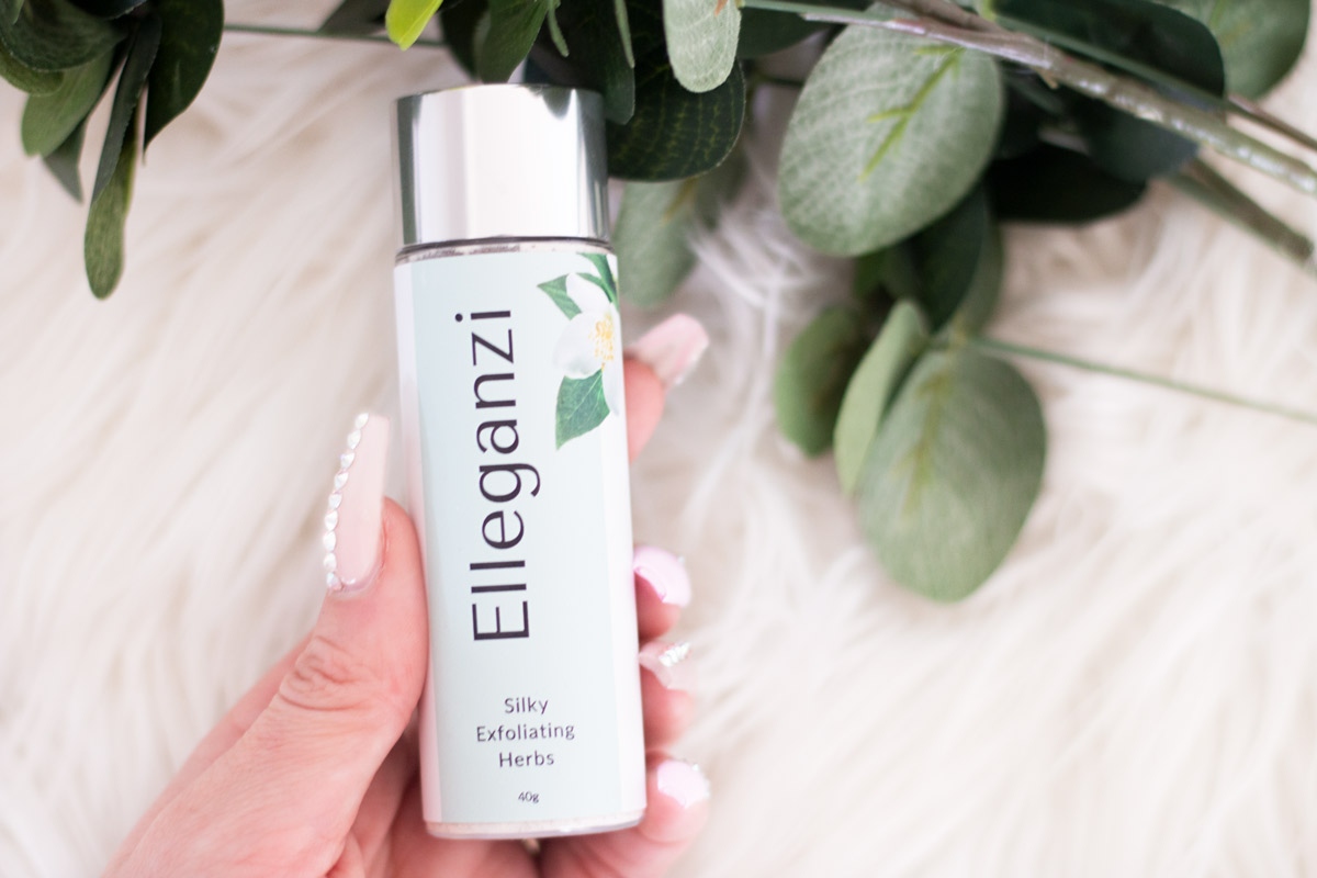 Mars1973's tweet photo. 🌴Our Silky Exfoliating Herbs is ideal for delicate skins. It softly polishes away dead skin cells without causing any irritation or sensitivity. Infused with a natural herbal and floral scent, this exfoliant offers a luxurious and nourishing spa-like experience⁠. Simply divine. https://t.co/FkVUIMvrEs