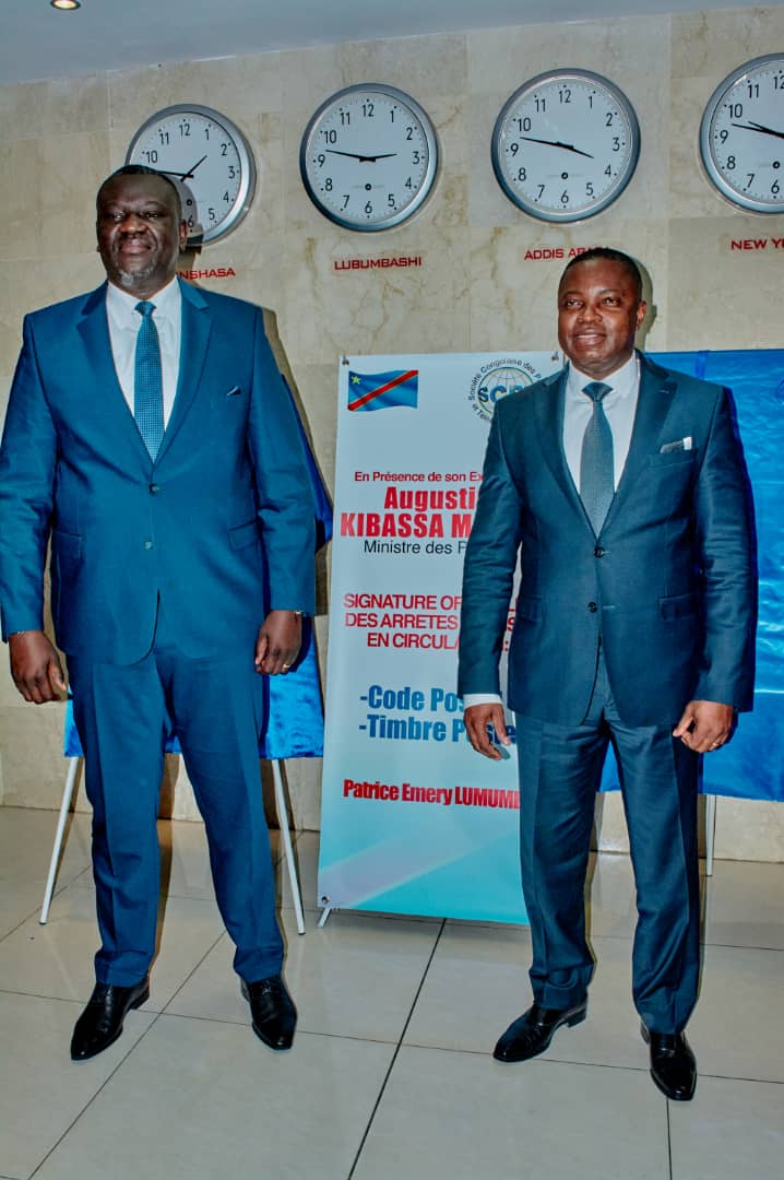 Dmusete's tweet photo. 20ans après, la RDC sort des ténèbres postales, le Ministre Kibassa a signé 2 arrêtés :
1/ Mise en circulation d'un timbre (en l'honneur de notre héros national P.E. Lumumba)
2/ Publication de l'annuaire du Code Postal de la RDC

#MoveToChange
#ECommerce
#PelisaMuindaNaRDC
#SCPT https://t.co/PpNOIFSIrV