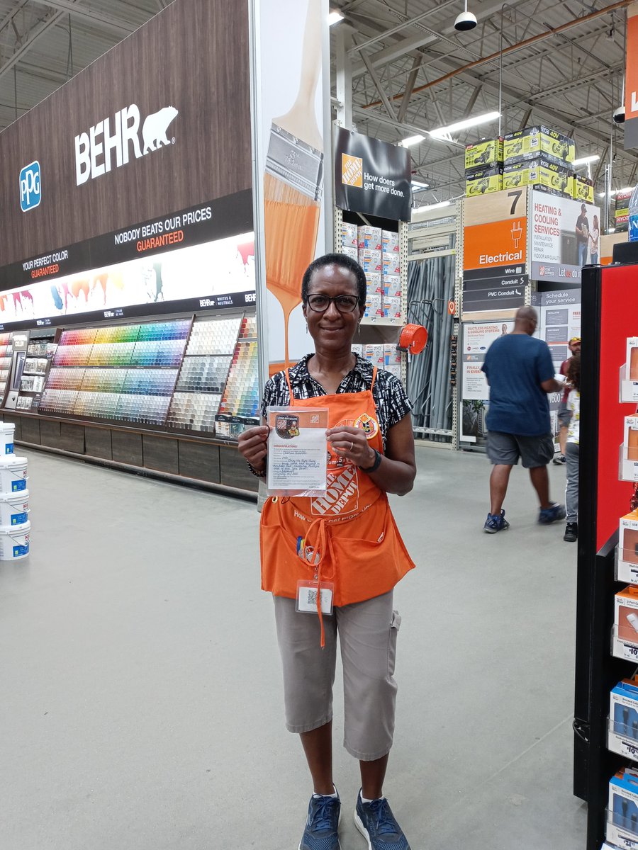 Congratulations to Juliana and Charlene for going above and beyond on the Front End. Great customer service and doing the right thing! 🎉🎉