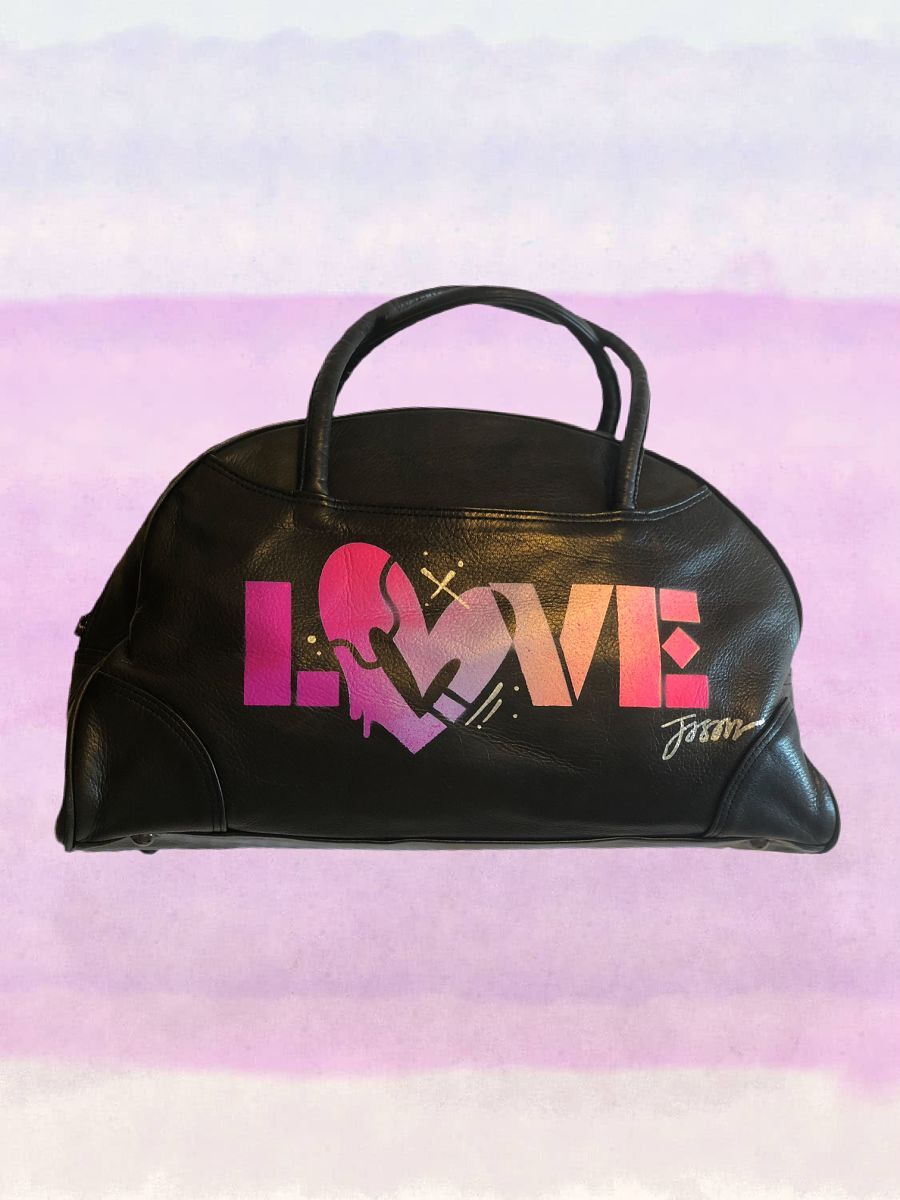 BeautifulBzarre's tweet photo. NEW BLOG POST // Nicole Gordon's P(re-Loved) Capsule Collection: Wearable, Sustainable Art
>> https://t.co/uQyG8eySjX
Artists: Stephanie Grajales, Hideki Seo, Jason Naylor
...
#beatifulbizarre #handbags #couture #wearableart #fashion #newcontemporaryart #vintagebags #art https://t.co/Ber8M5ZDmI