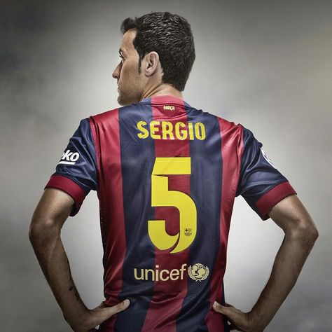 Happy birthday to Sergio Busquets who celebrates his 33rd birthday today!    