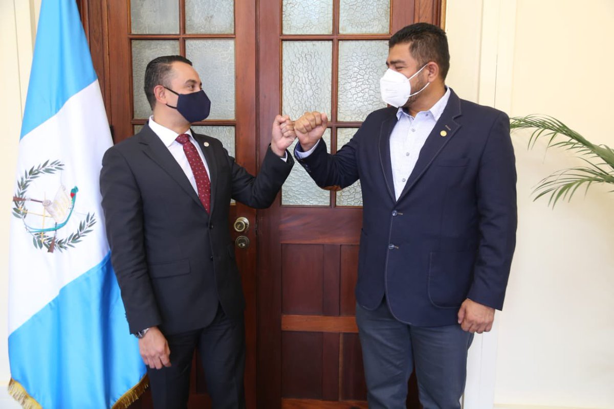 En seguimiento a la Política Nacional de Seguridad del Gobierno de DrGiammattei con el objetivo de fortalecer y coordinar operativos antinarcóticos en Izabal,el Gobernador Departamental, Héctor Alarcón Sostuvo una reunión con el Quinto Viceministro  de Gobernación Fernando Fodas