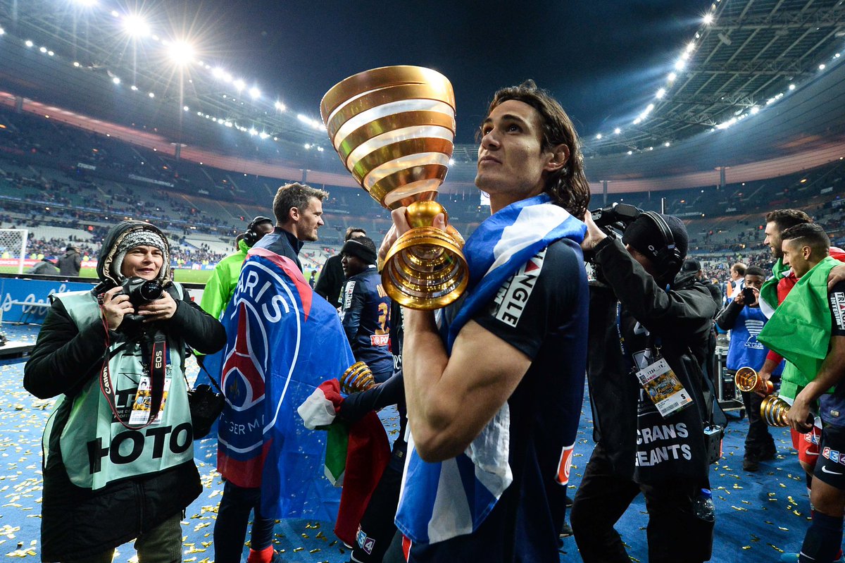 ActuFoot_'s tweet photo. Il y a 8 ans jour pour jour, Edinson Cavani signait au PSG. 

🏟 301 matches
⚽️ 200 buts
🏆 6x Ligue 1
🏆 4x Coupe de France
🏆 5x Coupe de la Ligue
🏆 4x Trophée des Champions
👑 Meilleur buteur de l'Histoire du club https://t.co/ZhavC5ETiu