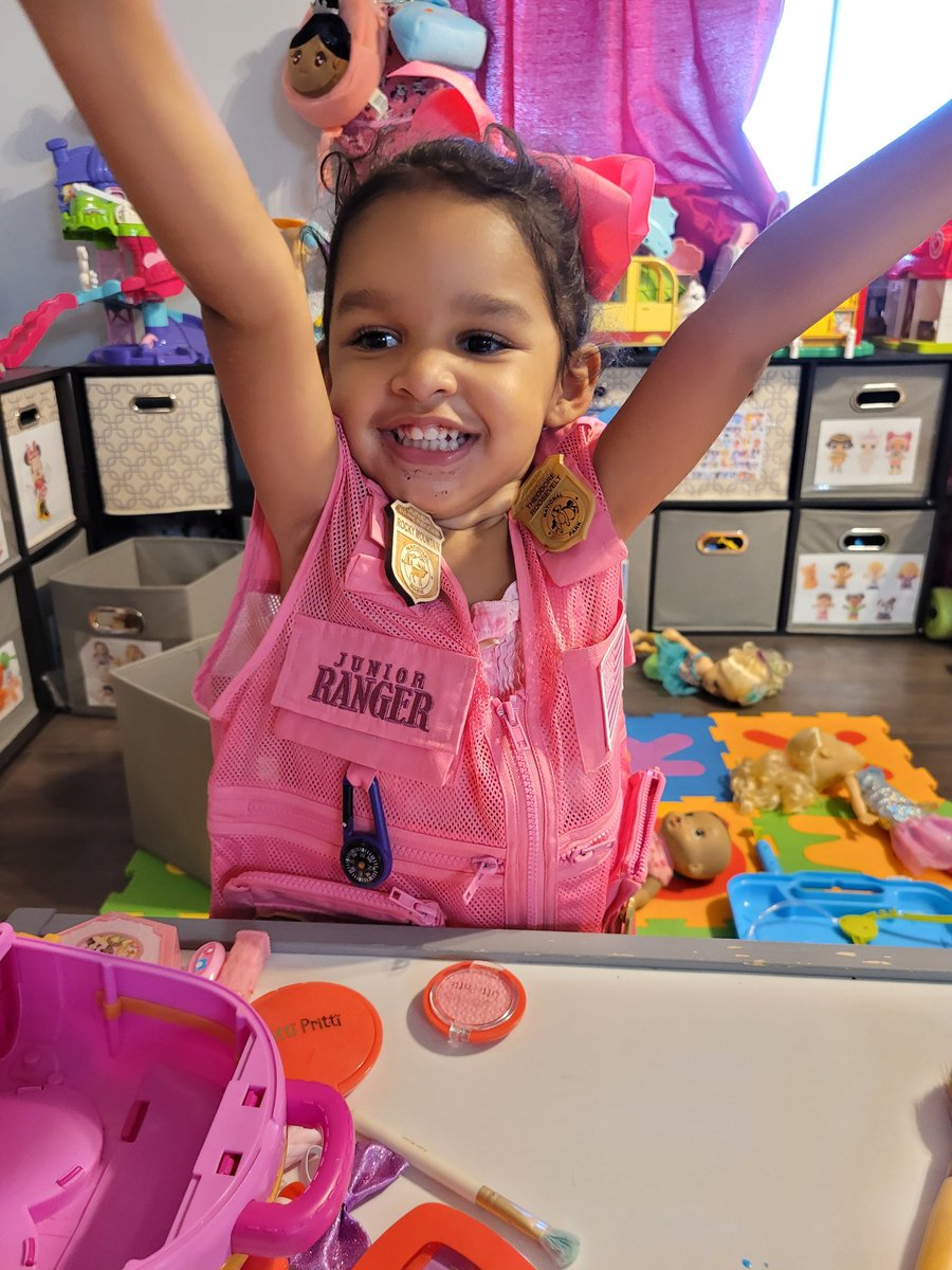 MrCarrScience's tweet image. Alaya is so proud of her @NatlParkService Junior Ranger Badges! She is ready for more!  She has been to @RockyNPS @BadlandsNPS @TRooseveltNPS @WindCaveNPS @GreatSmokyNPS (but she didn't get the badge there)