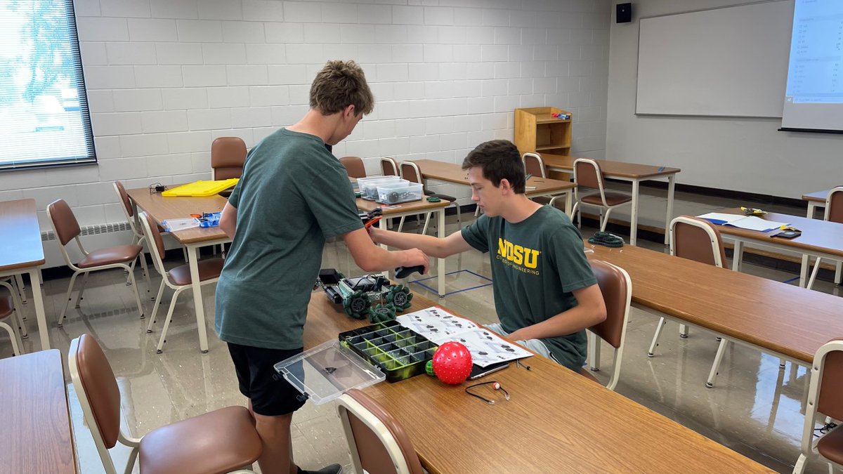 NDSUEngineering's tweet image. Great to have students back on campus for our STEM Kids Camps.
🚀🤖🏎️👨‍🔬👩‍🔬
Their excitement is sure to put a smile on your face 😀.
#STEM #NDSUengineering