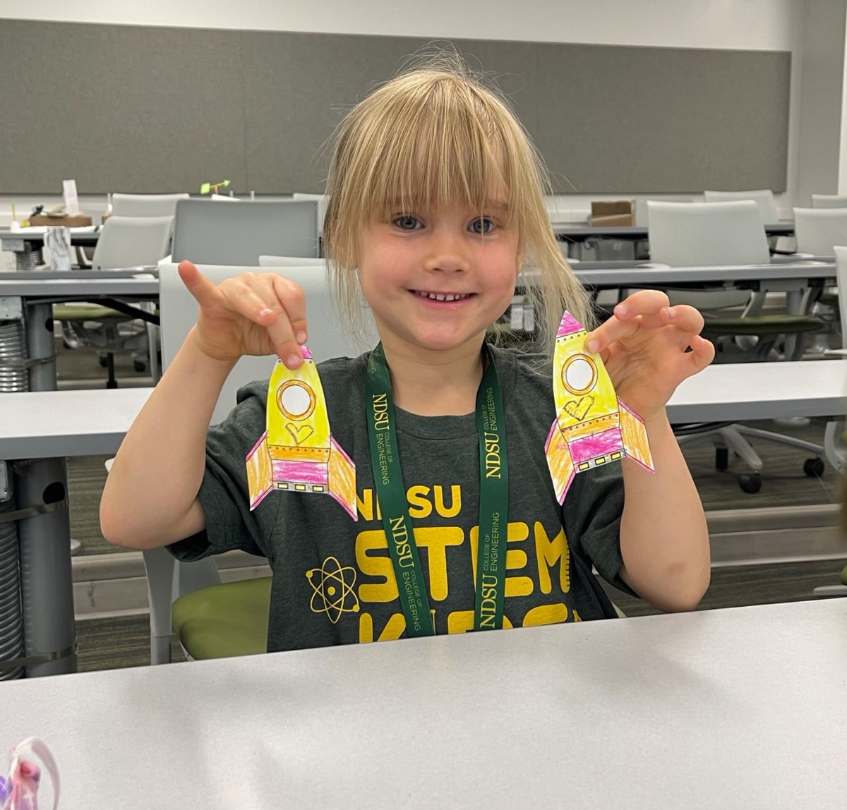 NDSUEngineering's tweet image. Great to have students back on campus for our STEM Kids Camps.
🚀🤖🏎️👨‍🔬👩‍🔬
Their excitement is sure to put a smile on your face 😀.
#STEM #NDSUengineering