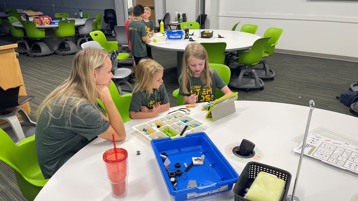 NDSUEngineering's tweet image. Great to have students back on campus for our STEM Kids Camps.
🚀🤖🏎️👨‍🔬👩‍🔬
Their excitement is sure to put a smile on your face 😀.
#STEM #NDSUengineering