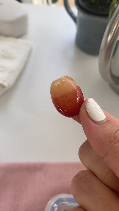 this grape looks like a circumcised dick https://t.co/mxXT5HvFRt