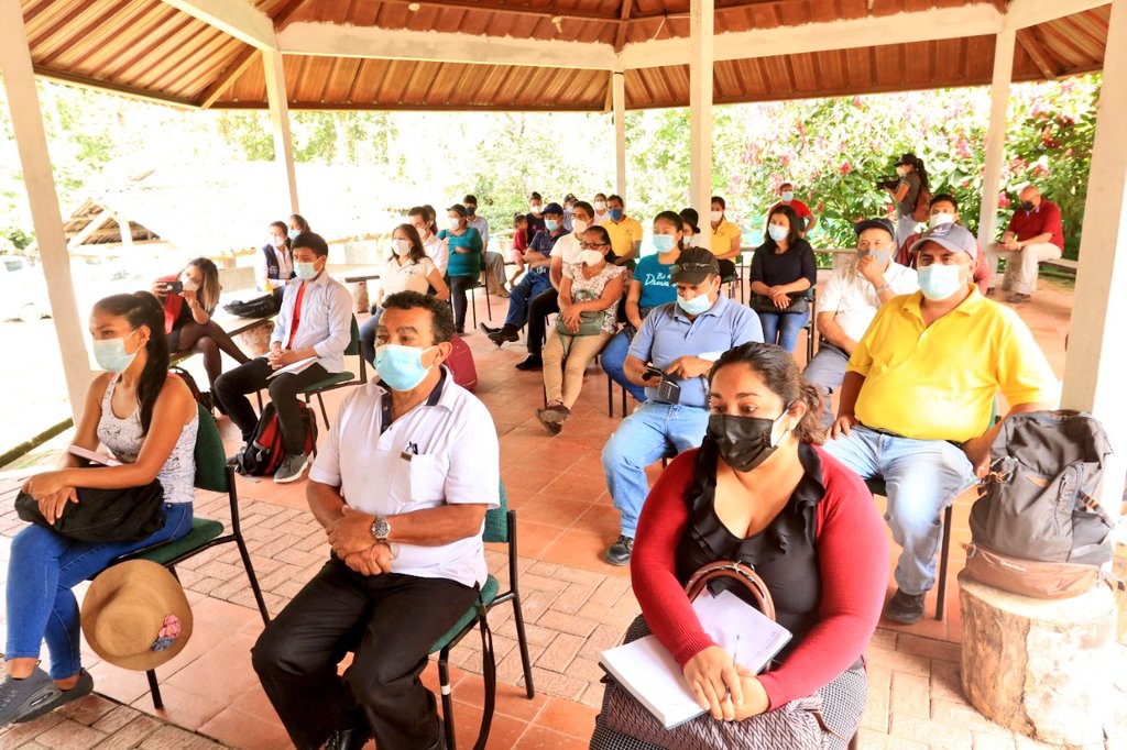 IEPS_Ec's tweet photo. En el #Padmi, nuestro equipo técnico zonal 7 junto con @AgriculturaZCh, @AgrocalidadEC, @Produccion_Ecu y @ARCSA_CZ7, participó en la mesa productiva convocada por la @goberzamora y la Prefectura de #ZamoraChinchipe para fortalecer los emprendimientos del cantón #Yantzaza. https://t.co/kpOFsqqadP