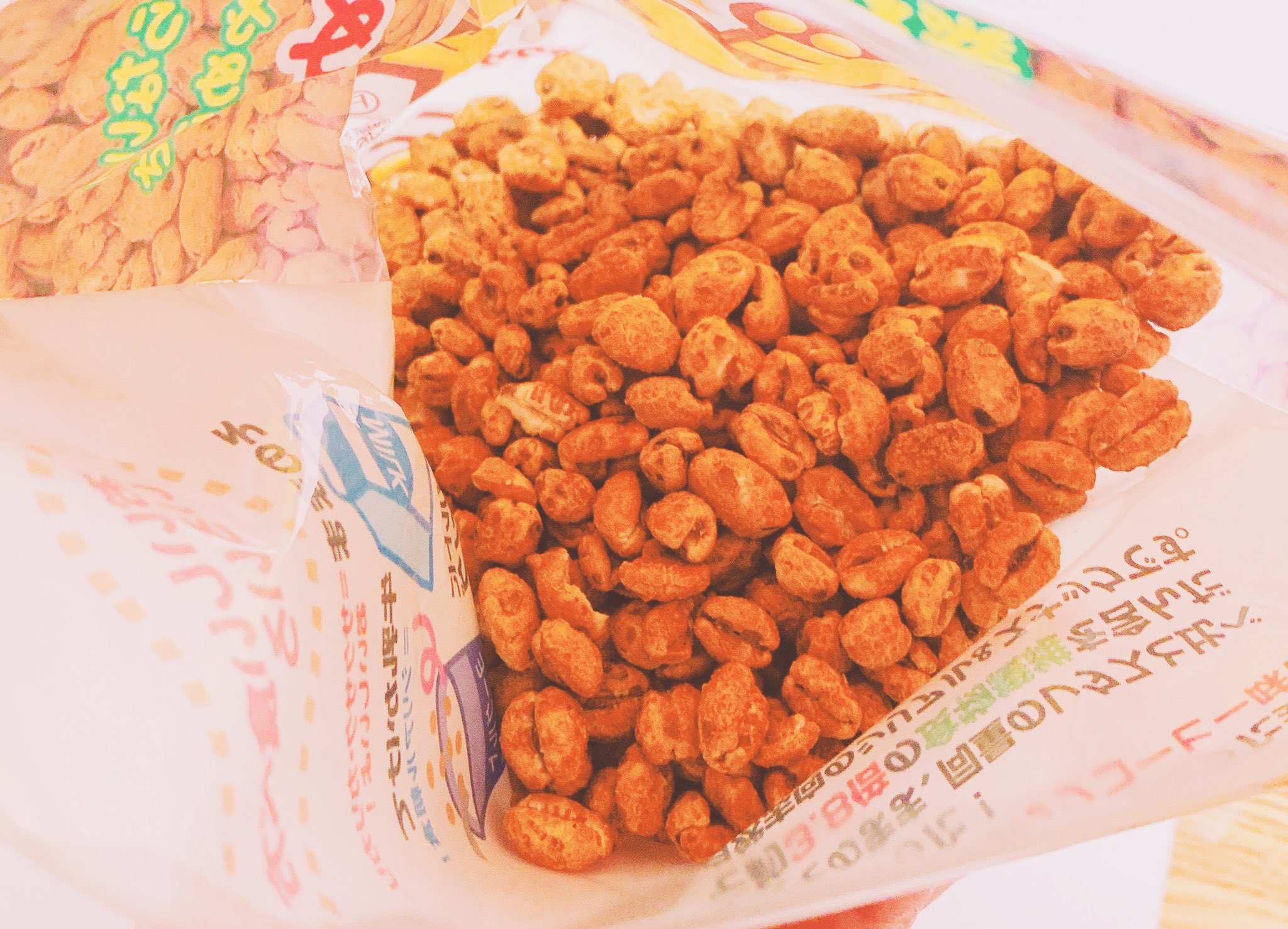お菓子のザカボン ロングヘアーのお菓子愛好家 ムギムギ 麦の素材そのままで食物繊維たっぷり ふっくらのサクサク麦がミルクコーヒー味でコーティング 素朴な味だけど サクサク麦で美味しい ミルクをかけても美味しいのは納得