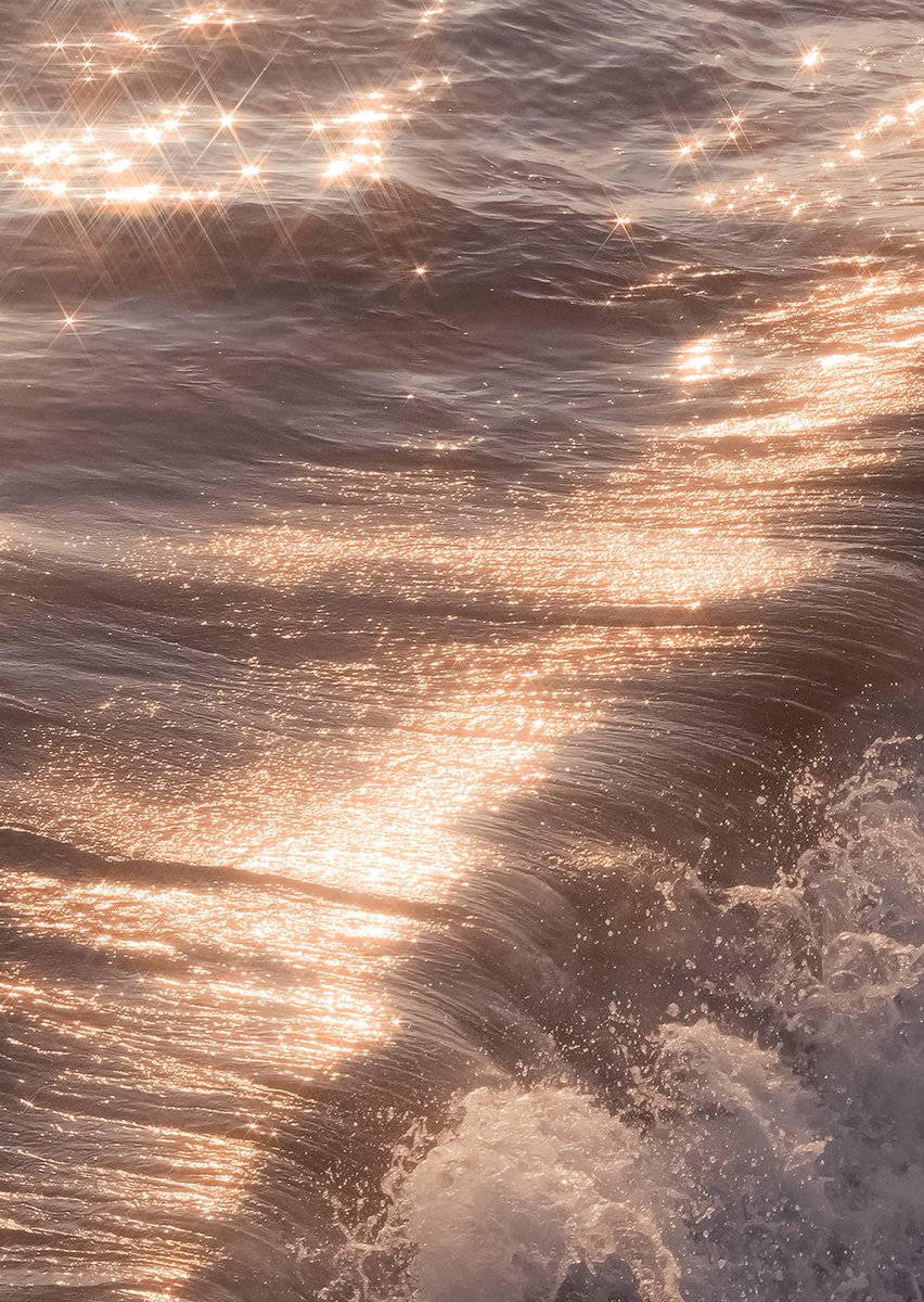 ชอบเวลาที่ผิวน้ำกระทบแสงแดด สวยจัง