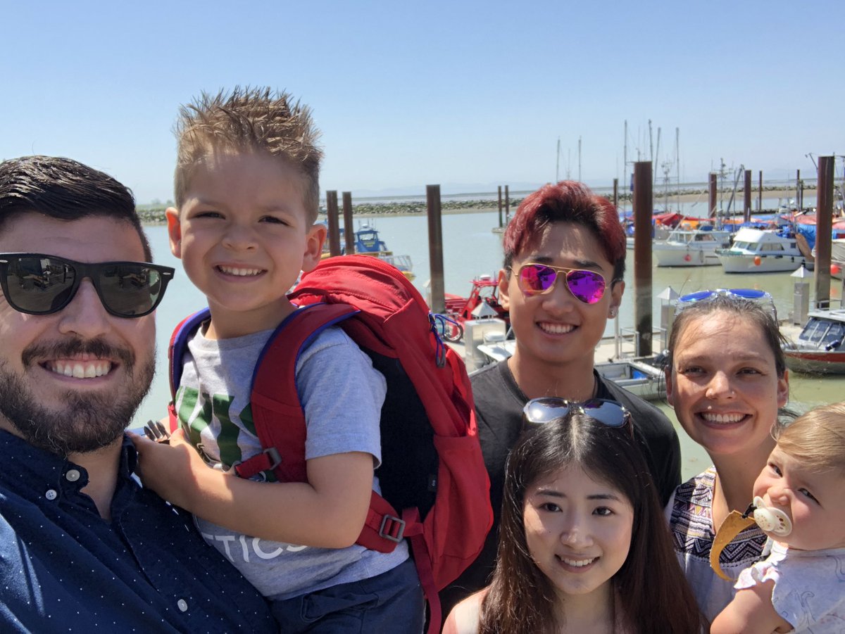 tdwilliams90's tweet photo. Always wonderful to spend time with previous students especially when it’s on the other side of the world from where you first met! Congrats Henry you’re rocking it! 🇨🇳 🇨🇦 #wyisreunion #2017grad #wuhantovancouver https://t.co/7psorKnY1J