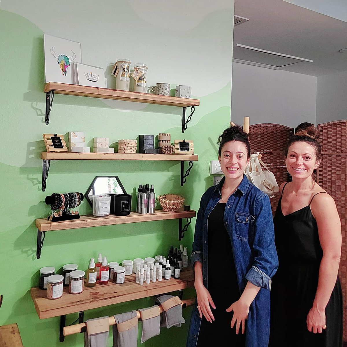 MeetMeAtTheBar_'s tweet photo. Meet Me At The Bar is now available @prostainable! Our very first #RETAIL appearance 🛍💙🖤.
.
Shop in person: 20969 Ventura Blvd, Suite  30, Woodland Hills, CA 91364 right behind HQ Gastropub
.
#retail #inpersonshopping #soapmarker #soapbars #latinamaker #prostainable #homemade https://t.co/NTmVr4D34o