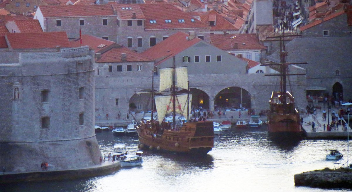 DubrovnikTimes's tweet image. These modern day wooden galleons give us a glimpse into what #Dubrovnik would have looked like all those centuries ago