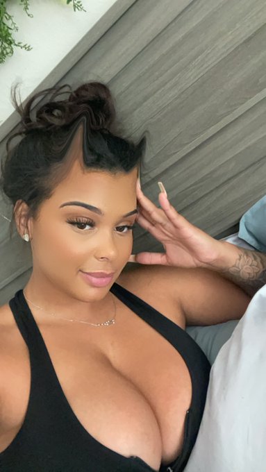 Hi mom &amp; dads https://t.co/B5RsTaN58A