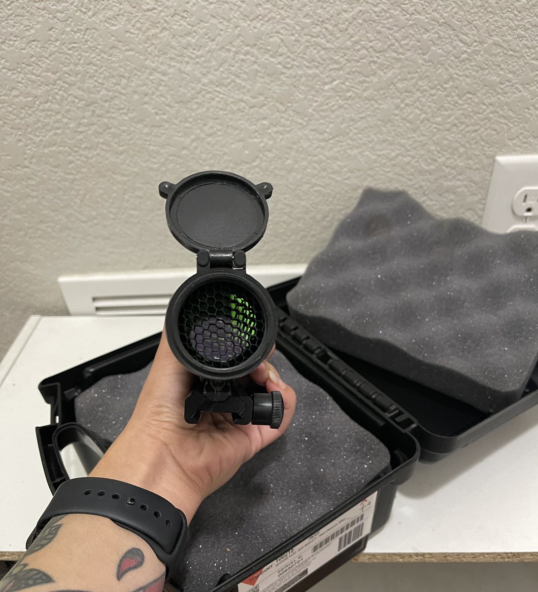 MammitaSantos's tweet photo. #acog #trijcon for sale 1200 obo in good condition https://t.co/v1aWFJLrjw