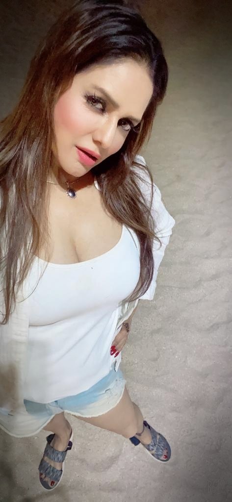 PoonamJhawer's tweet photo. Good morning Darlings "The shine of the WHITE dress. A white shirt is the best.Look at my white dress.White isn't just a color. It's an attitude, too.
#selfie #selfieinwhite #queeninwhite #whitesmile #white #whitedress #pooh4u #morning #freshthought #teatoler #twitterfamily https://t.co/NqpJluDAX7