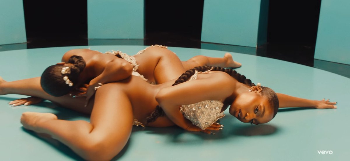 A TRANSIÇÃO DE CENÁRIOS, FIGURINO, COREOGRAFIA. TUDO PERFEITAMENTE CALCULADO.

WILD SIDE TONIGHT