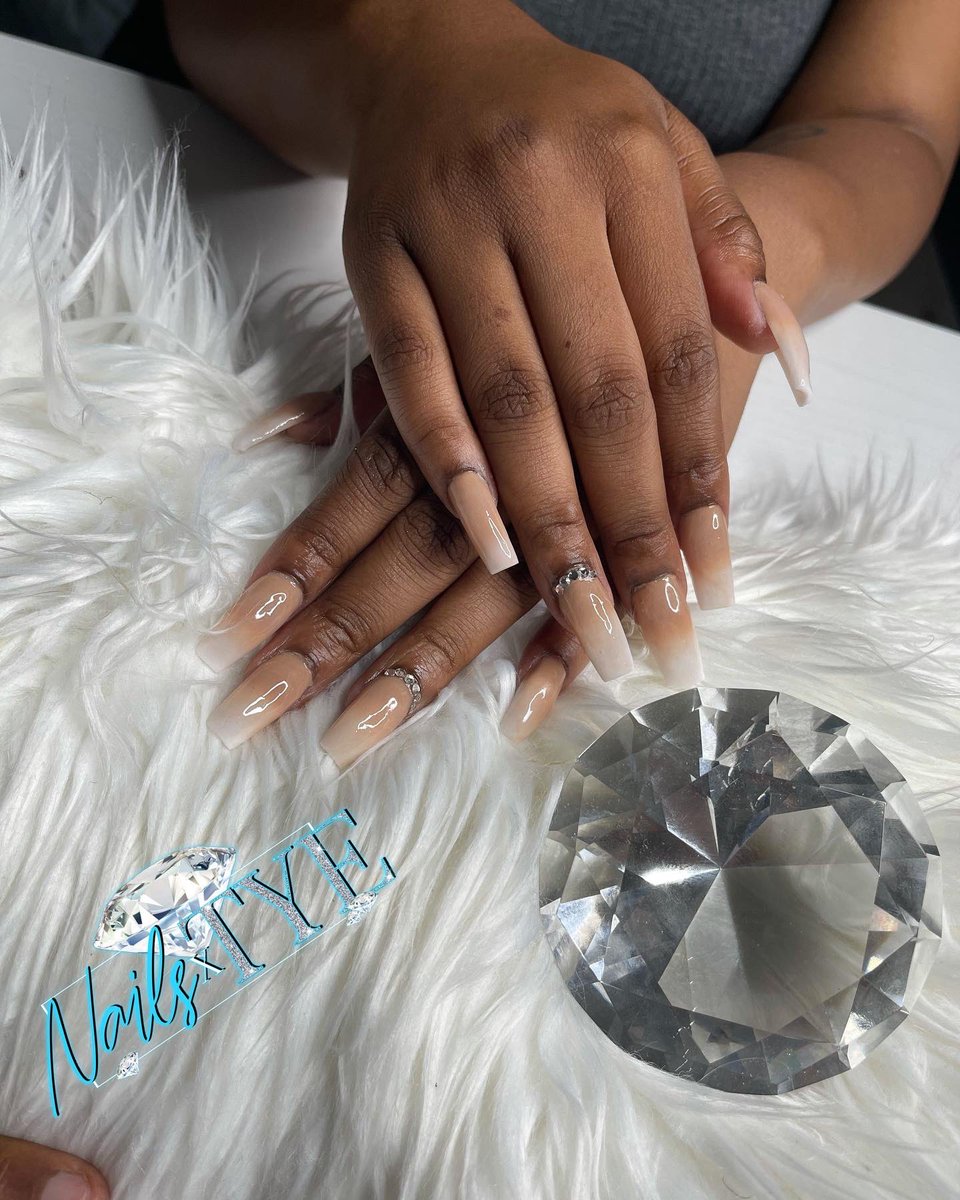 NailsxTYE 💅🏾
.
.
.

#nails #explorepage #tallynails #nailart #diamonds #girls #tallahassee #fsu #famu #nailsonfleek #rhinestonenails #nailstyle #nailsofinstagram #instagram #nailedit #nailsalons #prettynails #prettynailswag  #nailtech #florida #georgia #beginnernailtech