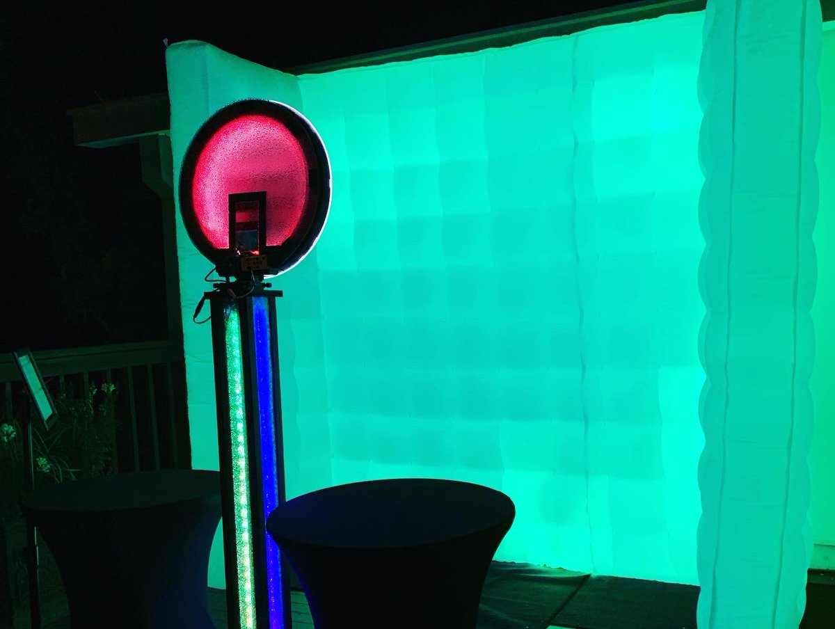 GameFlashEvent1's tweet photo. Pick your experience 📸 
•
#photobooth #weddingphotobooth #austinwedding #austinphotobooth #photoboothrental #photoboothfun #atxphotobooth #atxweddingvenue #leanderwedding #leanderphotobooth #gameflash #gamflashevents https://t.co/3Z7QXojoly
