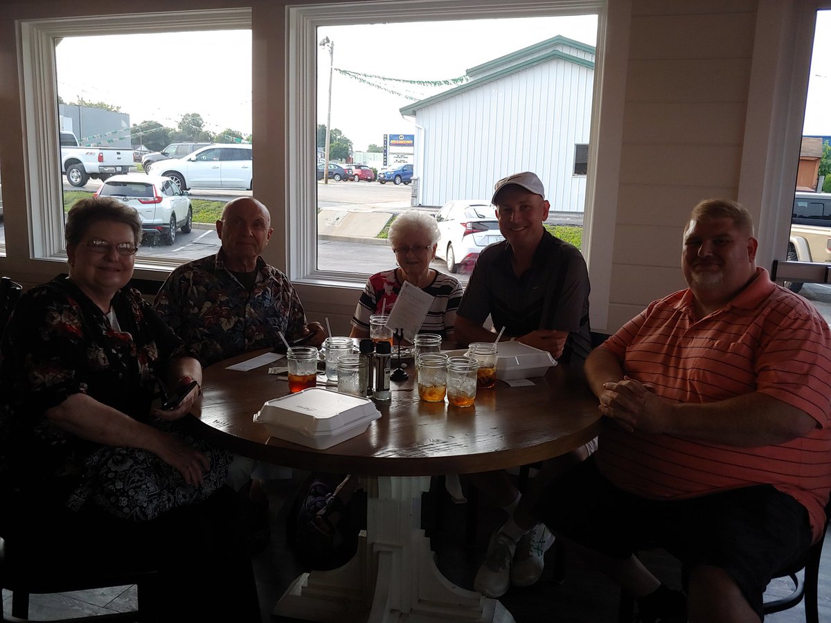TFSEUSA's tweet photo. Quality family time back in the hometown of Connersville! #GoSpartans https://t.co/VYtdylGpXq