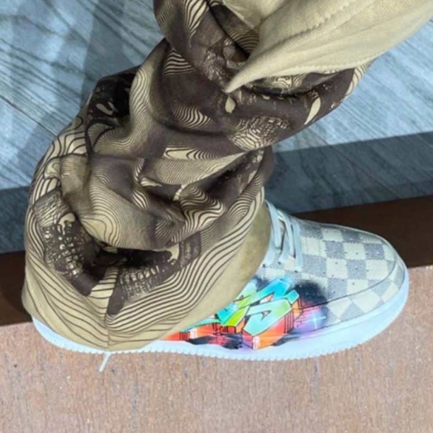 Nike travis best sale scott louis vuitton