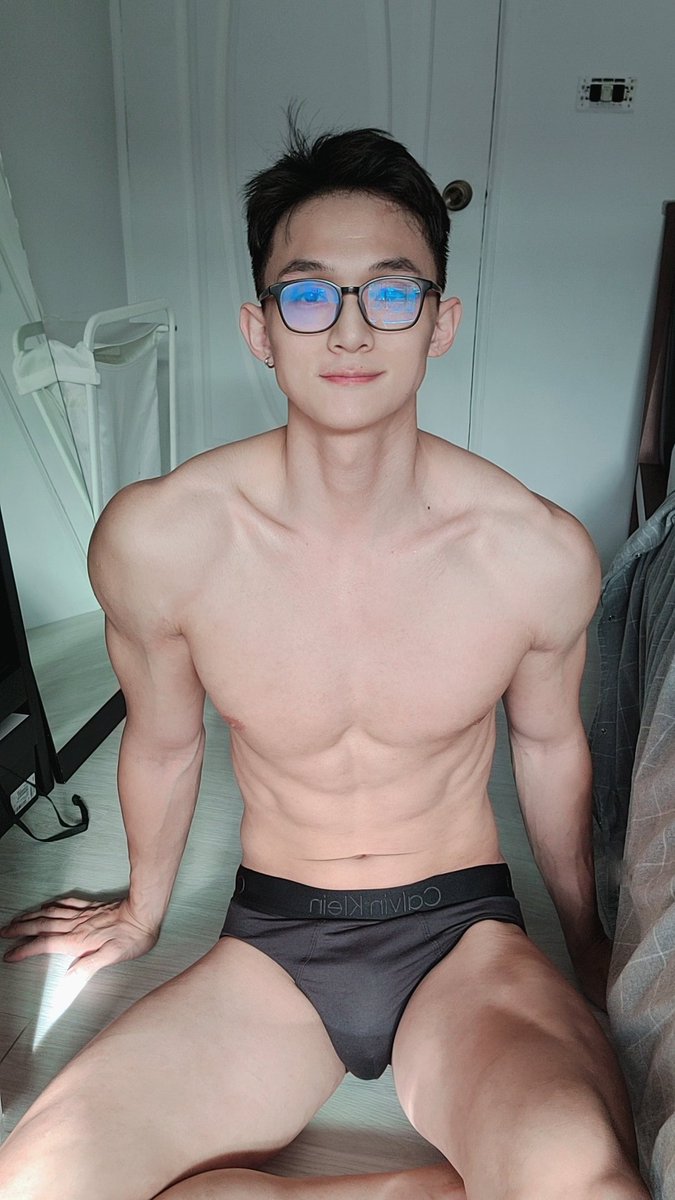 bkp46866's tweet image. 眼鏡給過嗎