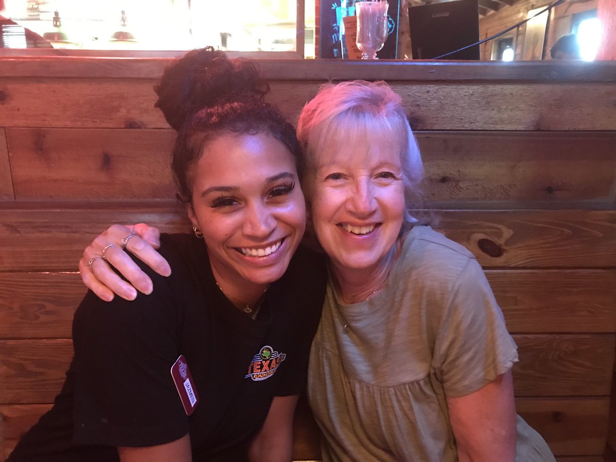 BUPilotsWBB's tweet photo. Coach Porter and Pam went out for dinner tonight at Texas Roadhouse and had a GREAT server taking care of them! @WattsJazmen 
#TrueBlueBU https://t.co/f31mZgZcf3