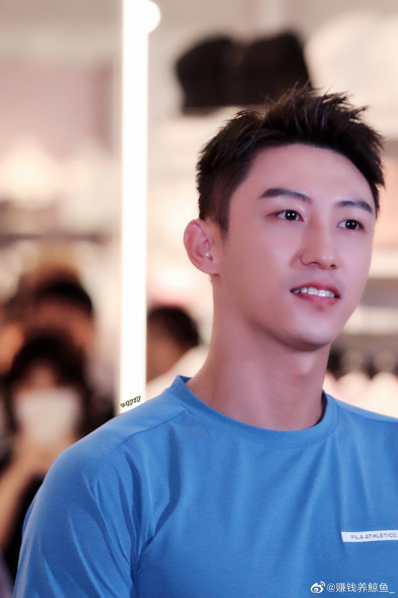 forjohnnyhuang's tweet photo. 210715 Fila Event 
Cr.赚钱养鲸鱼_
#jingyu 
#Huangjingyu 
#黄景瑜 https://t.co/cR8rJu2l47