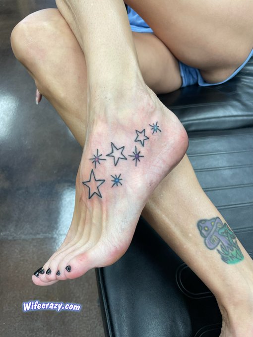 3 pic. Getting a few much needed tattoos 🤘🏻

#Tattoowife
#arizonawife
#wifecrazy https://t.co/4wTss4