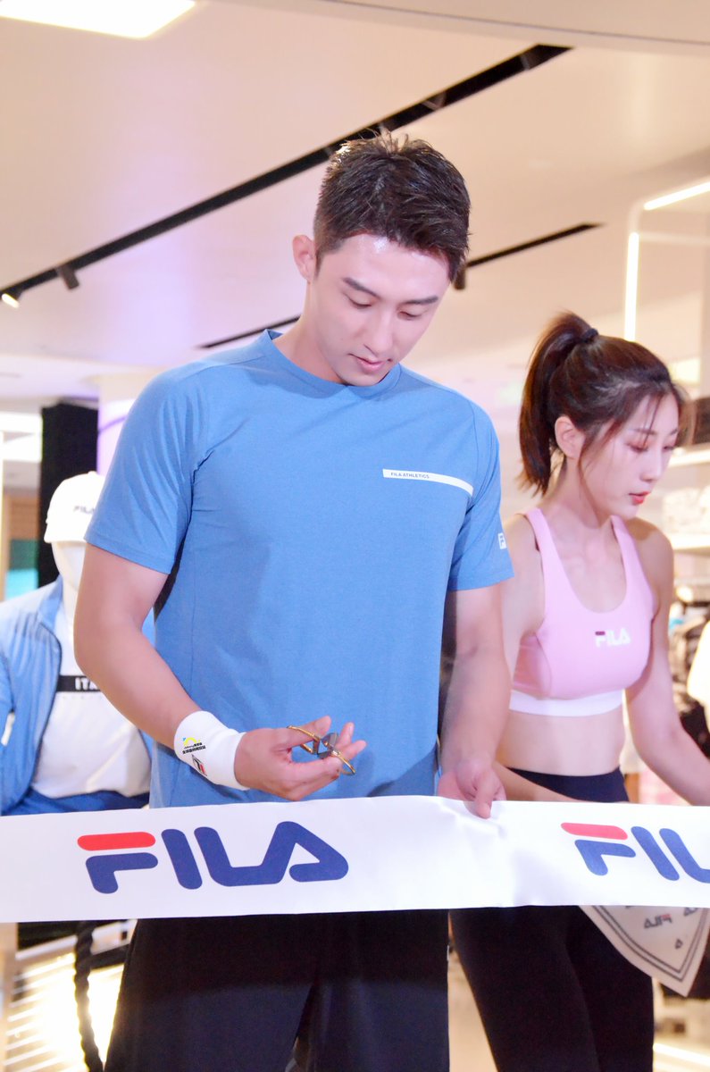 forjohnnyhuang's tweet photo. 210715 Fila Event 
Cr.黄景瑜全球最帅网投站
#jingyu 
#Huangjingyu 
#黄景瑜 https://t.co/XoYjhsN8MK