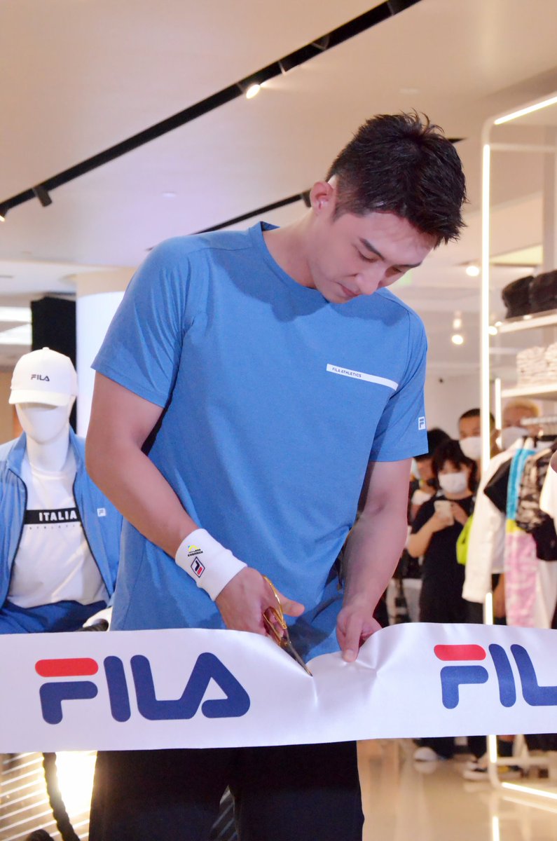 forjohnnyhuang's tweet photo. 210715 Fila Event 
Cr.黄景瑜全球最帅网投站
#jingyu 
#Huangjingyu 
#黄景瑜 https://t.co/XoYjhsN8MK