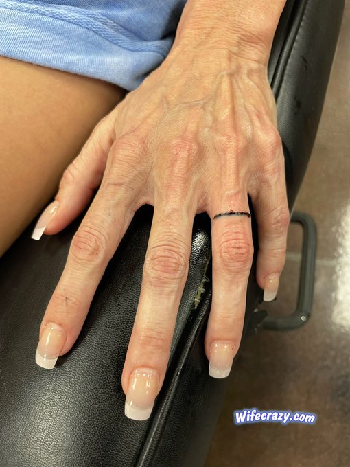 Getting a few much needed tattoos 🤘🏻  #Tattoowife #arizonawife #wifecrazy https://t.co/IUCwtYhZEz<a href="/tag/tattoowife"class="tags">#Tattoowife</a><a href="/tag/arizonawife"class="tags">#arizonawife</a><a href="/tag/wifecrazy"class="tags">#wifecrazy</a>