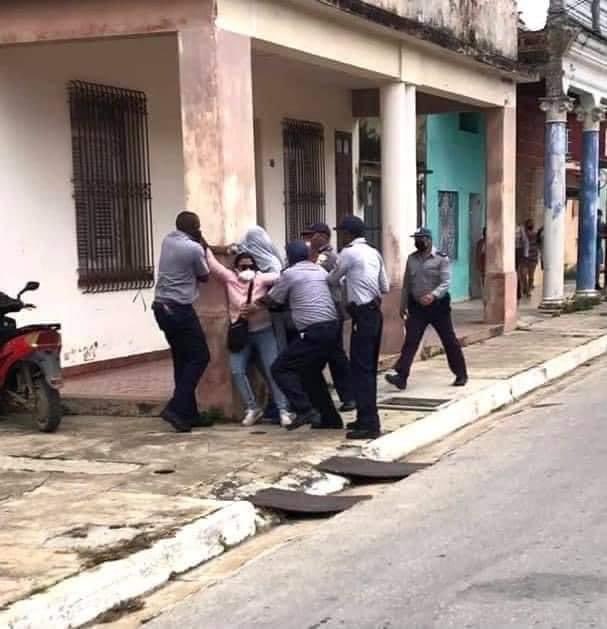 VanYulier's tweet photo. #SOSCuba 🇨🇺 https://t.co/s5Ydq5R5nj