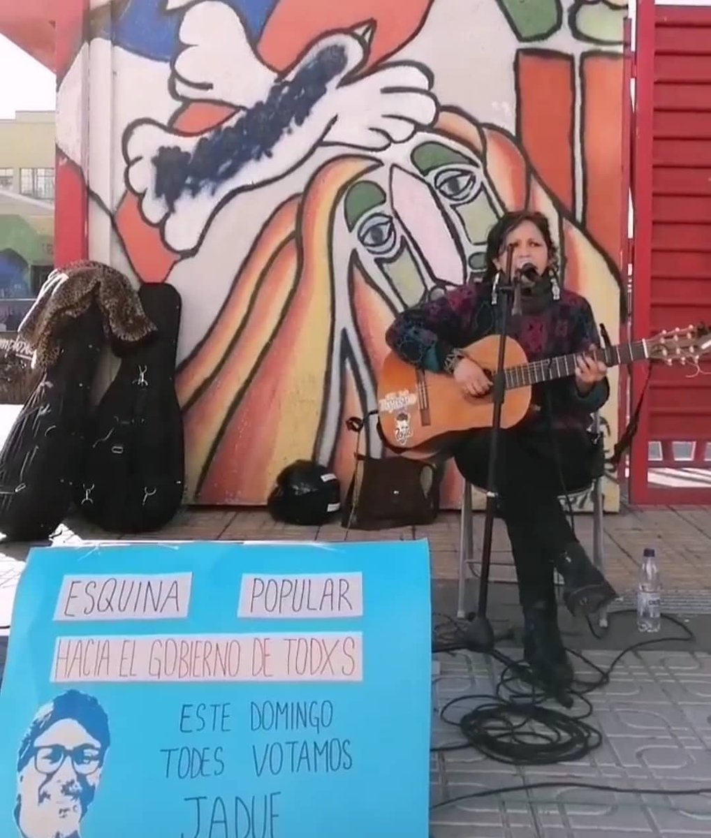 CamyAmaranta's tweet photo. Con tarde cultural junto a Evelyn Cornejo y otres aristas, caravana por los barrios y banderazo en la Plaza Víctor Jara culminan las actividades de cierre de campaña en Talca. ¡Se siente, se siente! ¡JADUE PRESIDENTE! #JaduePresidente #YoEstoyConJadue #CaravanaMundialXJadue https://t.co/SUDqd3ifnE