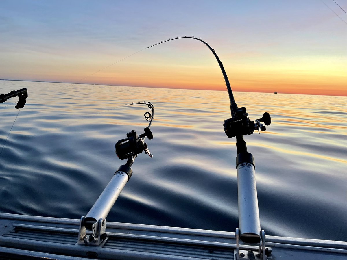 divergenttravel's tweet photo. Just an early morning out on Lake Michigan fishing.

#AlgomaWI #Wisconsin #TravelWI #Fishing 
#sunrise #Divergenttravel https://t.co/OIUNVgd3o9