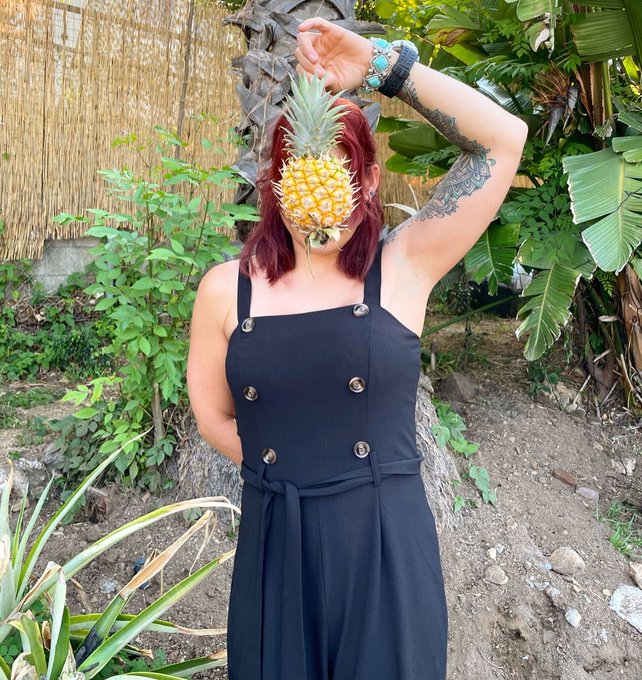 My baby pineapple is finally ready. Get in my belly 🍍 https://t.co/hv40qB72Py<a href="/tag/themoreyouknow"class="tags"><span>#themoreyouknow</span></a>