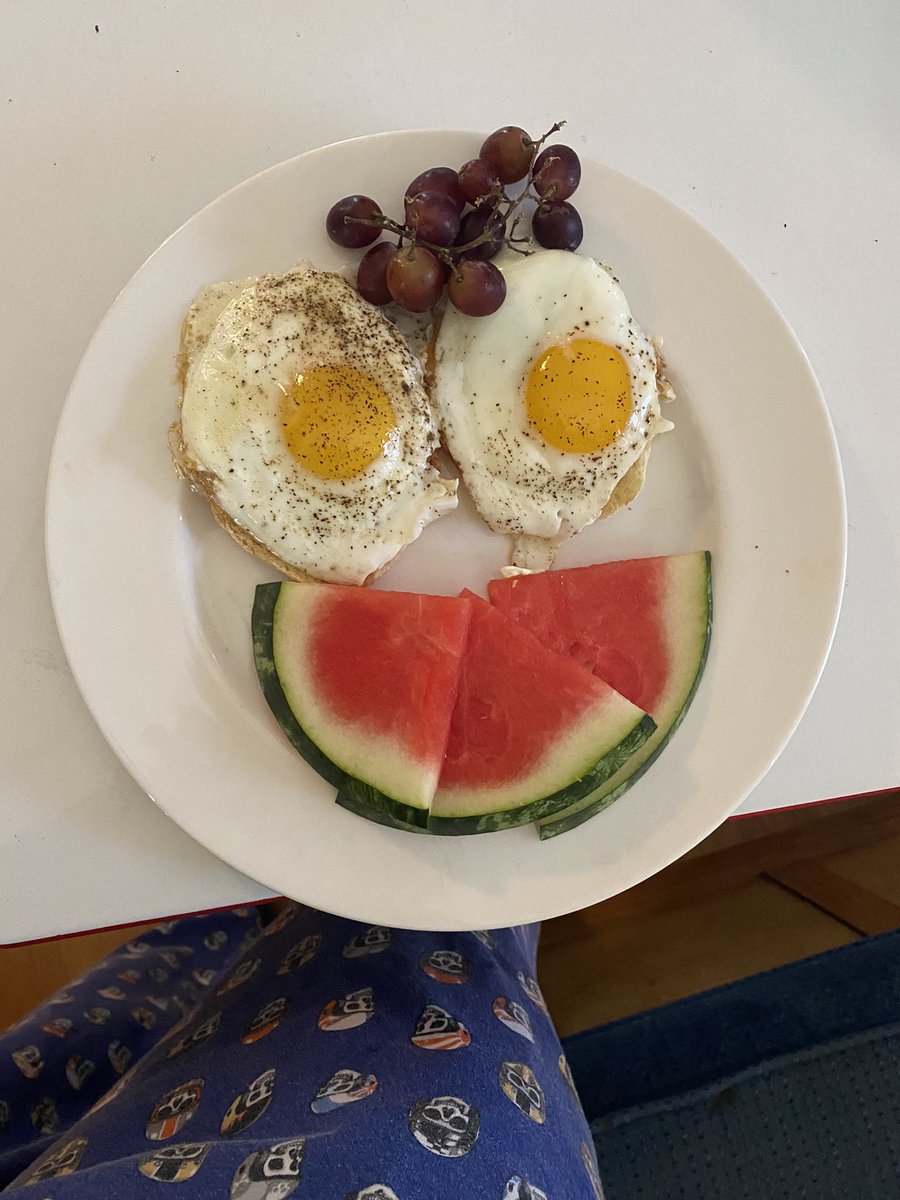 jimpace's tweet photo. My breakfast this morning #foodface #isitart https://t.co/mbVweznJpS