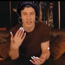 wondermendess's tweet photo. shawn mendes (versão diva https://t.co/TPHFh2rEIQ
