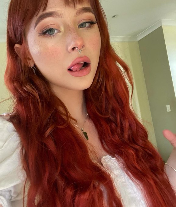 Retweet if you&rsquo;d hold my hand 🥺🍒  https://t.co/yM9lVO0ylH https://t.co/MQ3vCzvd73<a href="/tag/newprofilepic"class="tags"><span>#newprofilepic</span></a>
