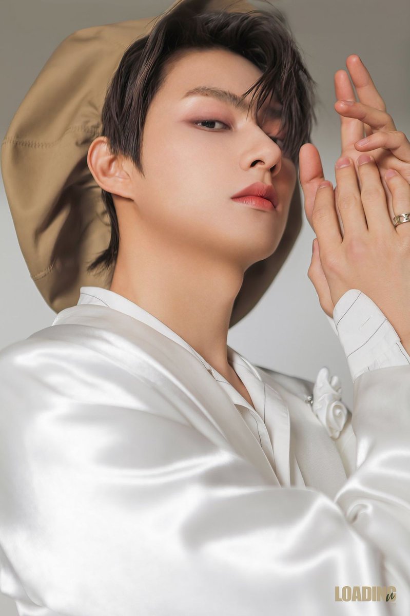 he always looks sooo handsome