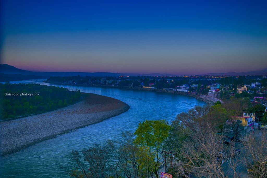 Sood_Chris's tweet photo. Sunset at Ganges #Rishikesh #IncredibleIndia #DekhoApnaDesh #bluetook https://t.co/JddIpyIzmw