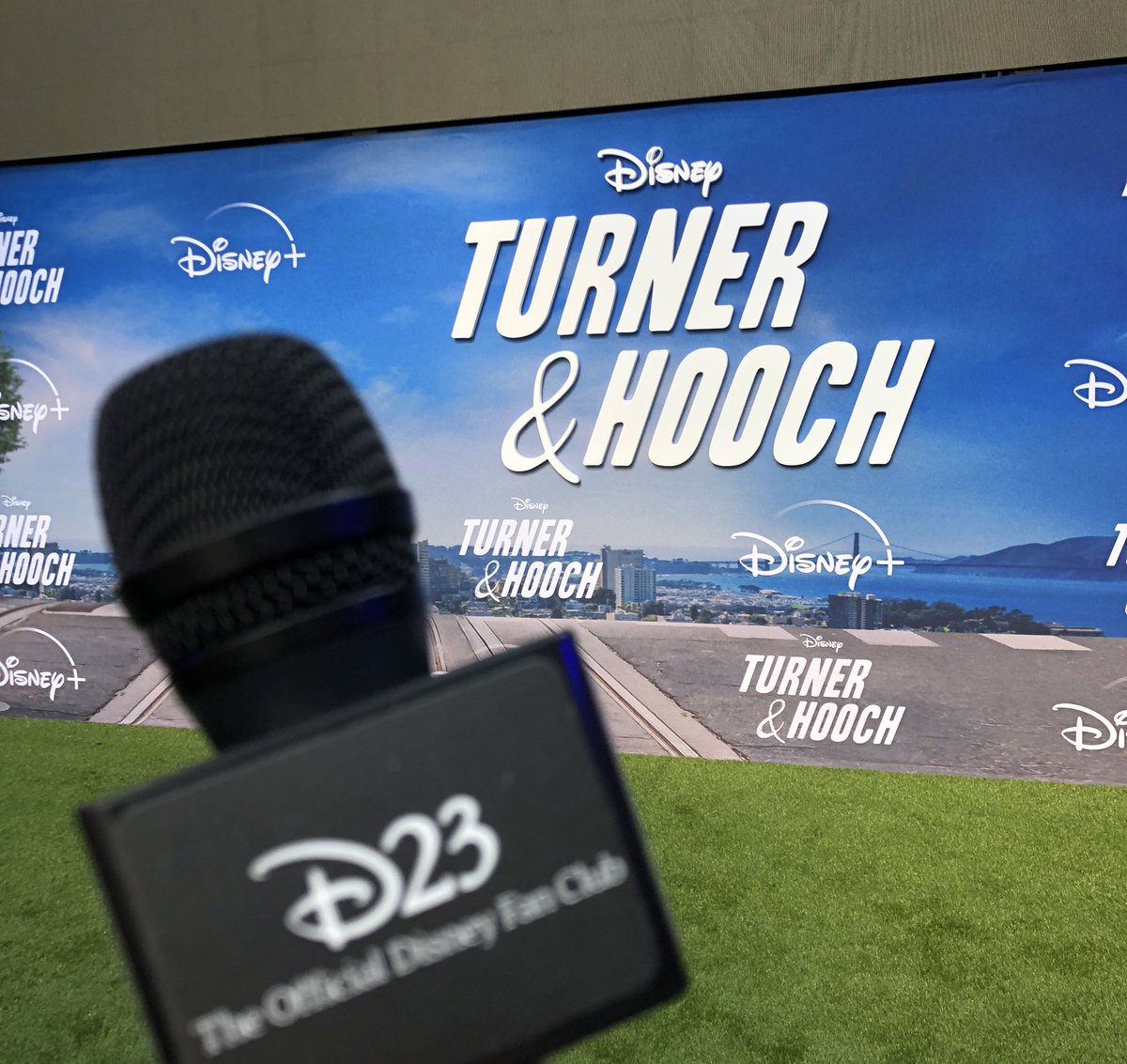 DisneyD23's tweet image. We’re at the totally paw-some #TurnerAndHoochSeries red carpet—follow along with our coverage on our Instagram story! (📷: DisneyD23).