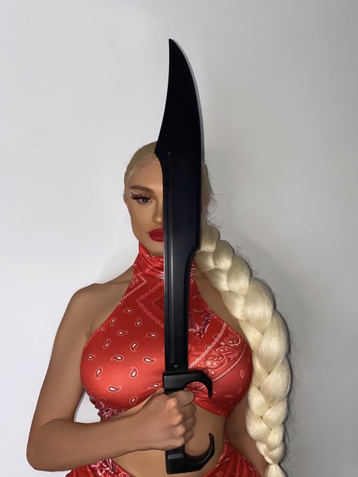 I'm a maniac, one braid to the back, where his CC at? ❤️🤍❤️ @fashionnova #NovaBabe https://t.co/2nDg<a href="/tag/novababe"class="tags"><span>#novababe</span></a>