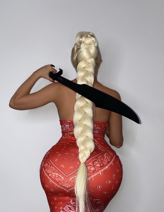 I'm a maniac, one braid to the back, where his CC at? ❤️🤍❤️ @fashionnova #NovaBabe https://t.co/2nDg<a href="/tag/novababe"class="tags"><span>#novababe</span></a>