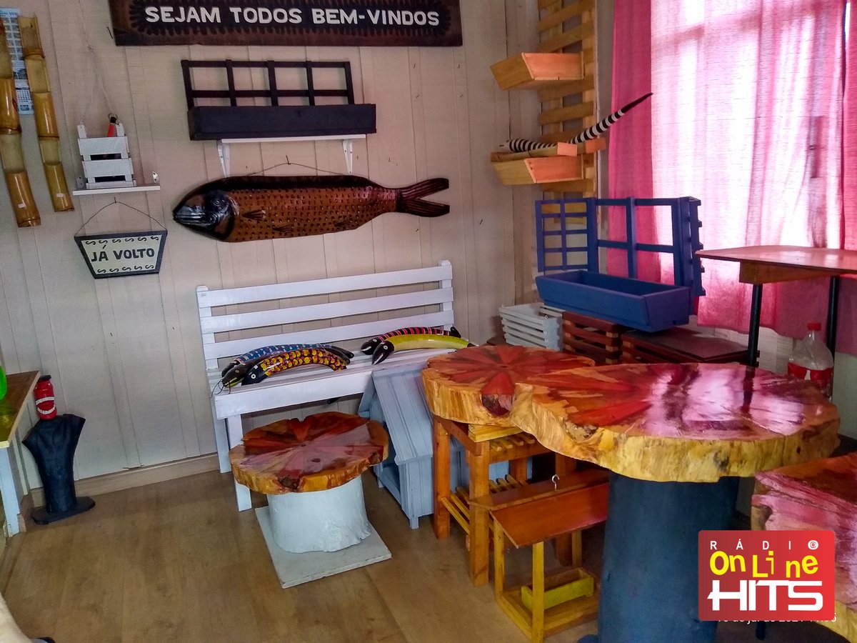 RadioOnLineHits's tweet photo. Senhor Pedro ele é artesão, Paulo é Escultor e Artista Plástico. Na manhã do dia 15 quinta feira passei por lá e registrei algumas fotos  – A Casa do Artesão está localizado na Rua Lech Kaut 161 em Pitanga 
#artesão #escultor #artistaplastico https://t.co/eqJyiUYtZl