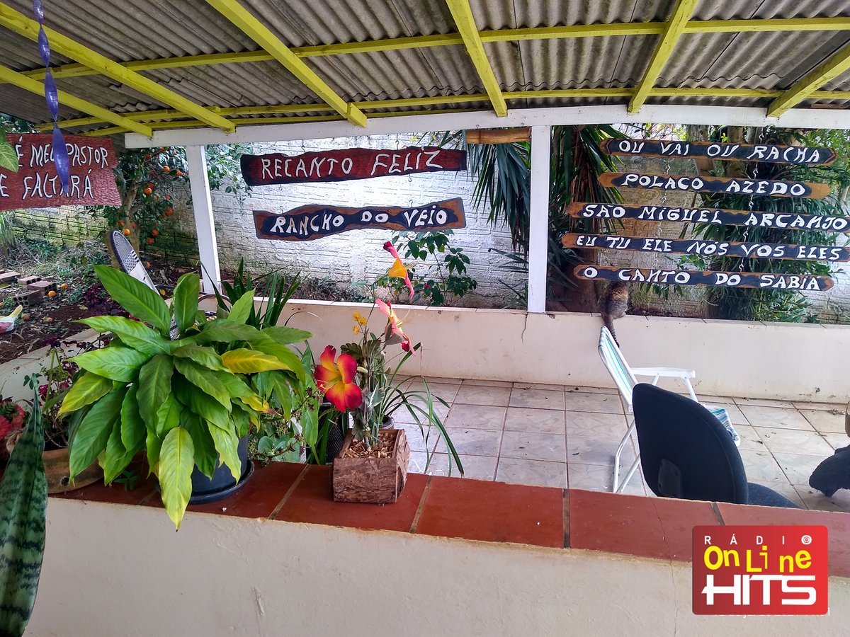 RadioOnLineHits's tweet photo. Senhor Pedro ele é artesão, Paulo é Escultor e Artista Plástico. Na manhã do dia 15 quinta feira passei por lá e registrei algumas fotos  – A Casa do Artesão está localizado na Rua Lech Kaut 161 em Pitanga 
#artesão #escultor #artistaplastico https://t.co/4A00OT9YLI