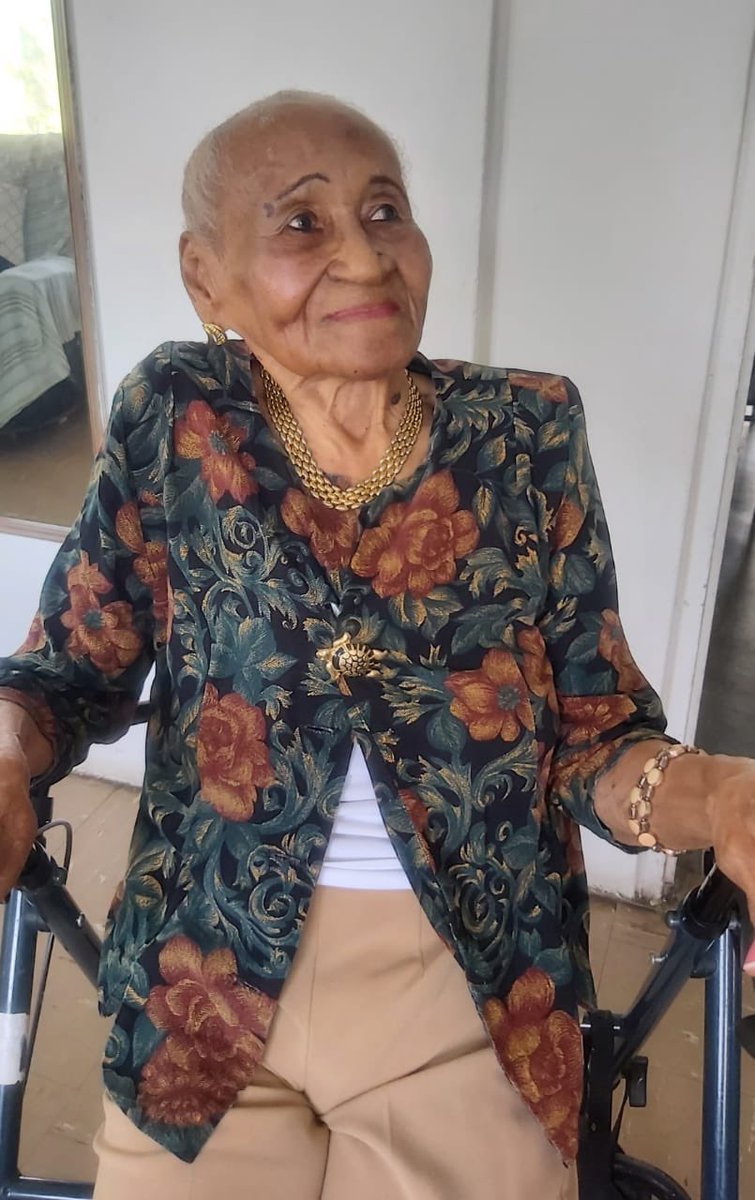 FePaBa's tweet photo. ¡Hoy nuestra leyenda Delmira Pierce está de cumpleaños! 🎁🏀🌪️

¡El Ciclón del Caribe llega a 103 años llenos de puro amor por el baloncesto y la educación!

La familia baloncesto le desea FELIZ CUMPLEAÑOS. https://t.co/Zdg6piNLGF