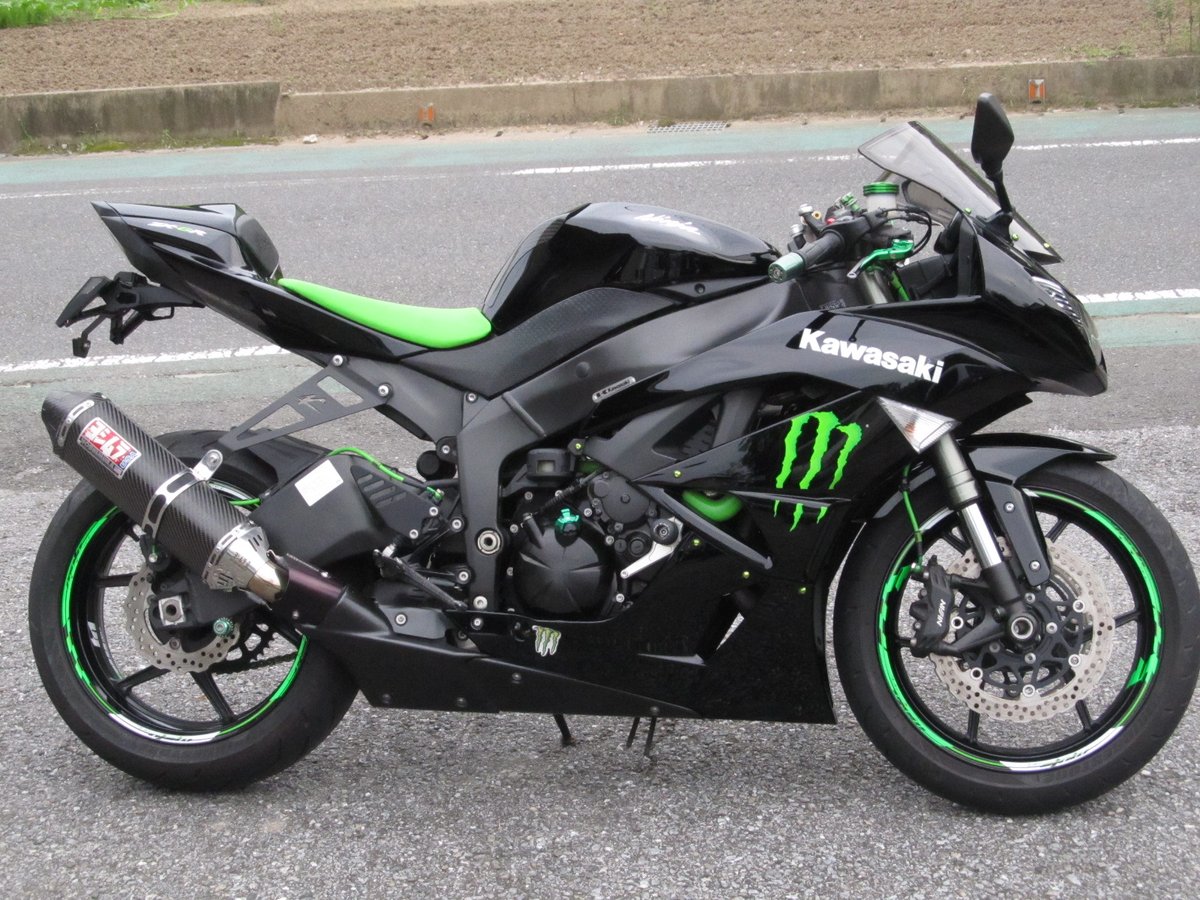 くろ 在庫のバイクをご紹介 ニンジャZX-6R 逆車フルパワー モンスター